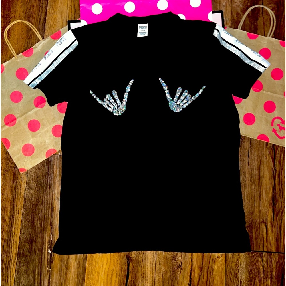 VS PINK 2018 RARE HTF SIZE MEDIUM BLING SKULL HAND “GHOSTING YOU” HALLOWEEN TEE.